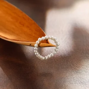 2.5-3mm Rice-Shaped Freshwater Cultured Pearl Stretch Ring