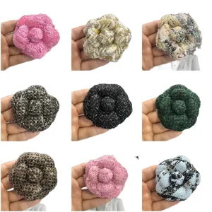 6.8cm Camellia Silk Flower Brooch Pin Small Fragrant Jewelry Wrinkled Tweed Alloy Plating Multiple Materials for Fashion