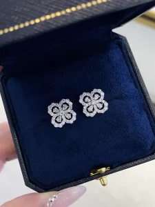 9K 14K 18K Gold Cloverleaf Stud Earrings Au750 Lab Grown Diamond Leaf Earrings for Women