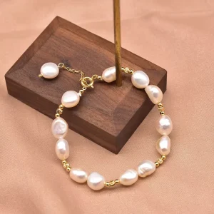 Baroque Pearl Bracelet with Zircon-Inlaid Gold-Plated Toggle Clasp
