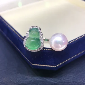 Chinese-Style Natural Freshwater Pearl Ring with Chalcedony Gourd Design
