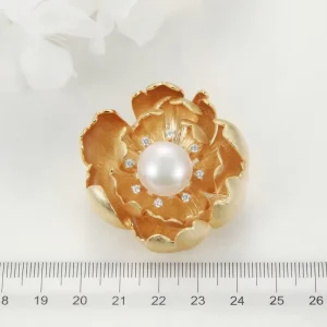 Copper Color Alloy Brooch Pin with Round Diamond and Freshwater Pearl