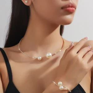 Crystal and Pearl Jewelry Set with Adjustable Collar, Bracelet and Earrings