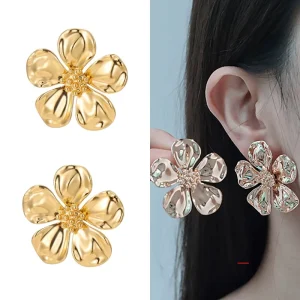 Flower Shape Zinc Alloy Gold Plated Pearl Stud Earrings