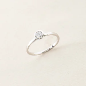 Gemstone Engagement Ring with Diamond Tip Foot Setting