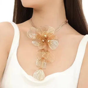 Golden Alloy Diamond-Encrusted Large Flower Vintage Choker Necklace Snake Chain Black Bridal Accessory