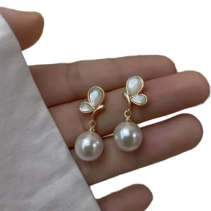 Latest Trendy Vintage Female Pearl Zircon Drop Stud Earrings with White Shell Butterfly Design for Wedding & Party