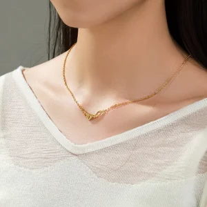 Lightweight Non-Fade Hollow Outline Heart Wing Anti-Allergy Necklace