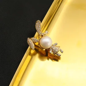 Little Rabbit Pearl Brooch Freshwater Pearl Jewelry Birthday Party Cute Joyful Style Women Accessory Gift