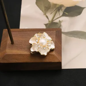 Luxury Cultured Pearl Brooch With Diamond Accents for High End Gift VIP Client Present Wedding Bridal Jewelry