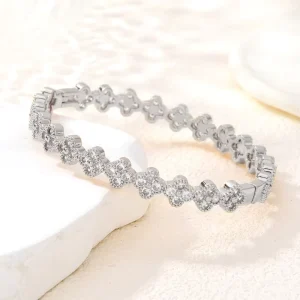 Micro Pave Bezel Set VVS Moissanite Four Leaf Clover 925 Silver Gold Plated Bangle