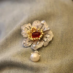 Silver-Plated Brass Zircon Flower Brooch with Freshwater Pearl for Women