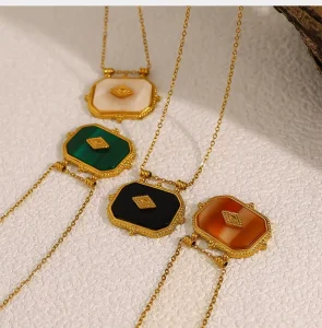 Vintage-Style Special-Shaped Board Pendant Necklace 18K European-Style Collar Chain
