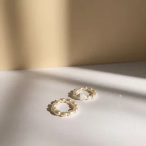 YK219 Adjustable Natural Freshwater Rice Pearl and Conch Elastic Ring for Women