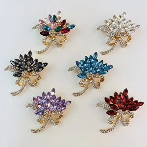 Zinc Alloy Gold Flower Brooch for Women